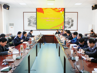 校党委中心组:讲看齐 见行动 认真学习贯彻十八届六中全会精神