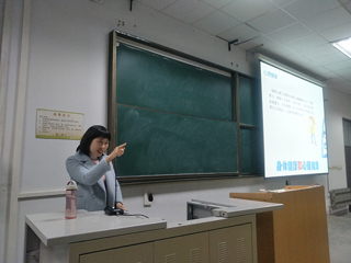 外国语学院举办“花开半夏，青春无悔”女大学生心理健康知识专题讲座