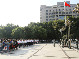 【庆祝中华人民共和国成立70周年】系列报道之三：学校举行庆祝中华人民共和国成立70周年升国旗仪式