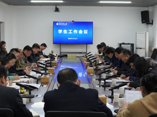 学校推深做实学生工作