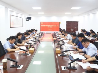 学校召开党委理论学习中心组（扩大）会议深入学习贯彻习近平总书记重要指示重要贺信精神