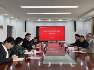 安徽财经大学教育基金会副理事长张金标一行来校调研